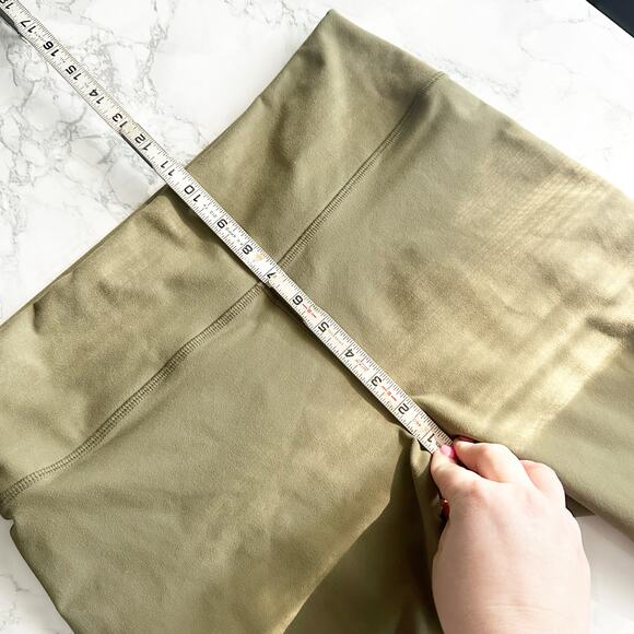 Fabletics Green Olive Powerhold Workout Exercise Bike Shorts Women’s Size XXL - Picture 9 of 10